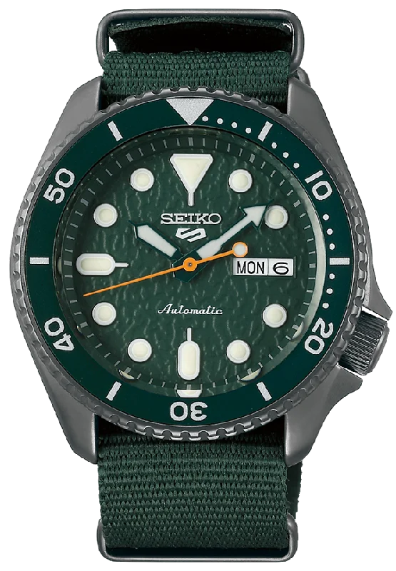 classic mechanical diving wristwatches-Seiko 5 Sports SKX Series Sense Style Mechanical Automatic Green Dial SRPD77